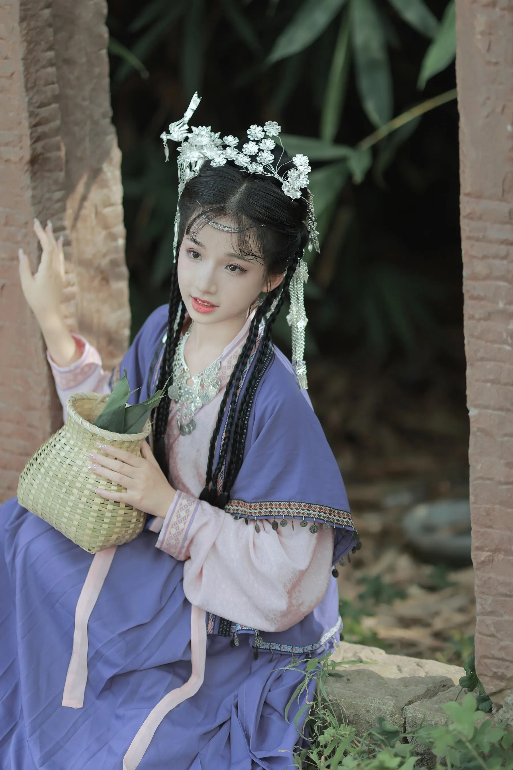 [YITUYU艺图语]2022.09.14 苗疆少女 卷卷 [22P]插图